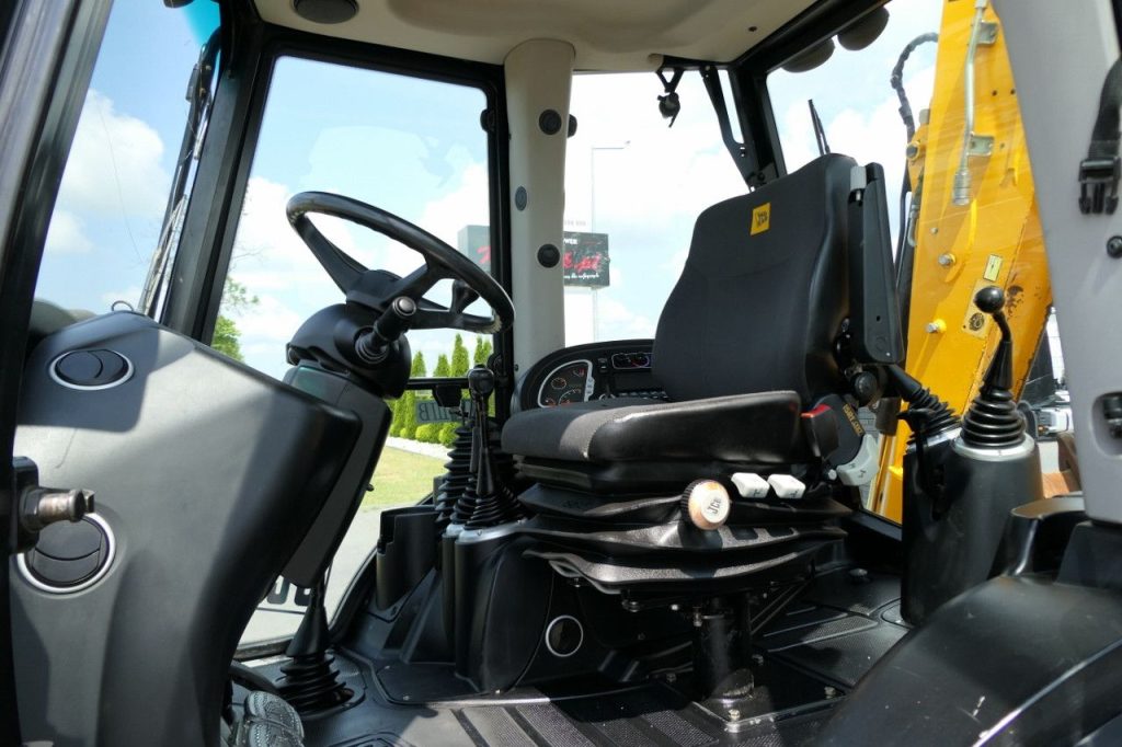 JCB 3CX Backhoe Loader Clima - 5172 hours